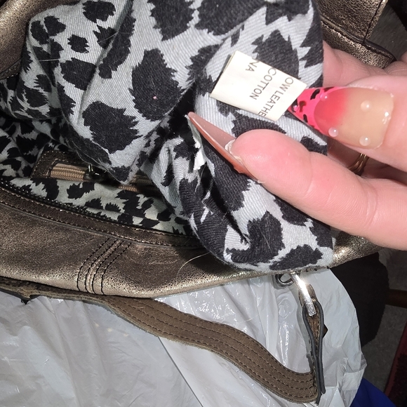 🍁🍂100%cow Leather SUPER RARE HTF VINTAGE BETSEY JOHNSON STUDDED MOTORCYCLE BAG - Picture 12 of 12